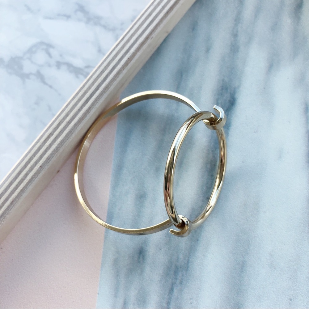 Victoria Styled Round Cuff Bracelet in Gold - Picture 4 of 6